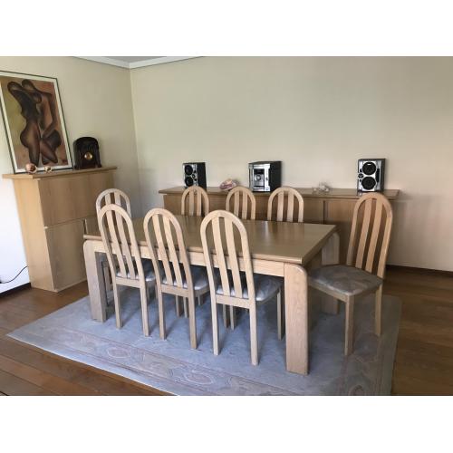 volledige eetkamer met 8stoelen, dressoir & bar