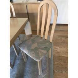 volledige eetkamer met 8stoelen, dressoir & bar