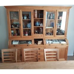 Grote hardhouten tafel met 8 stoelen