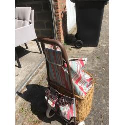 Rotan trolley