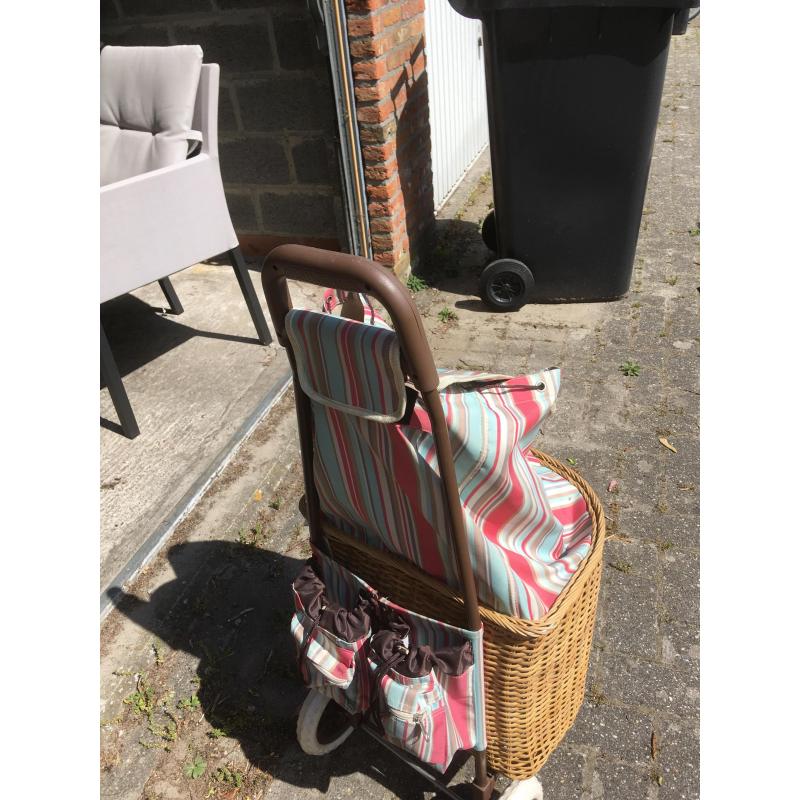 Rotan trolley