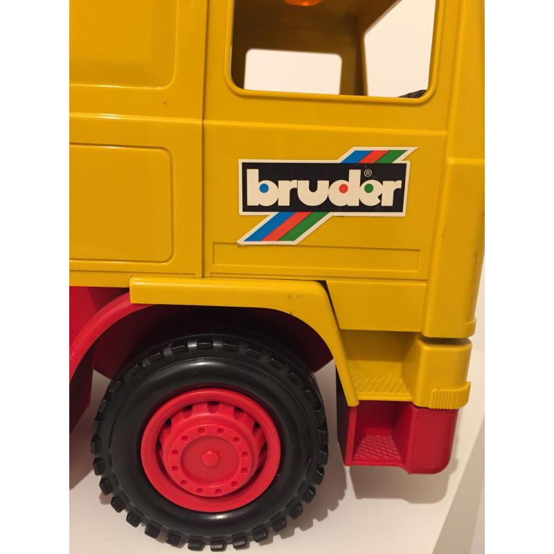 Vrachtwagen met kraan