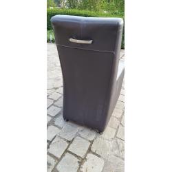 6 bruine lederen stoelen op wieltjes