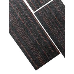 Zwarte Flash Line tapijttegels met rood accent 25cm x 100cm