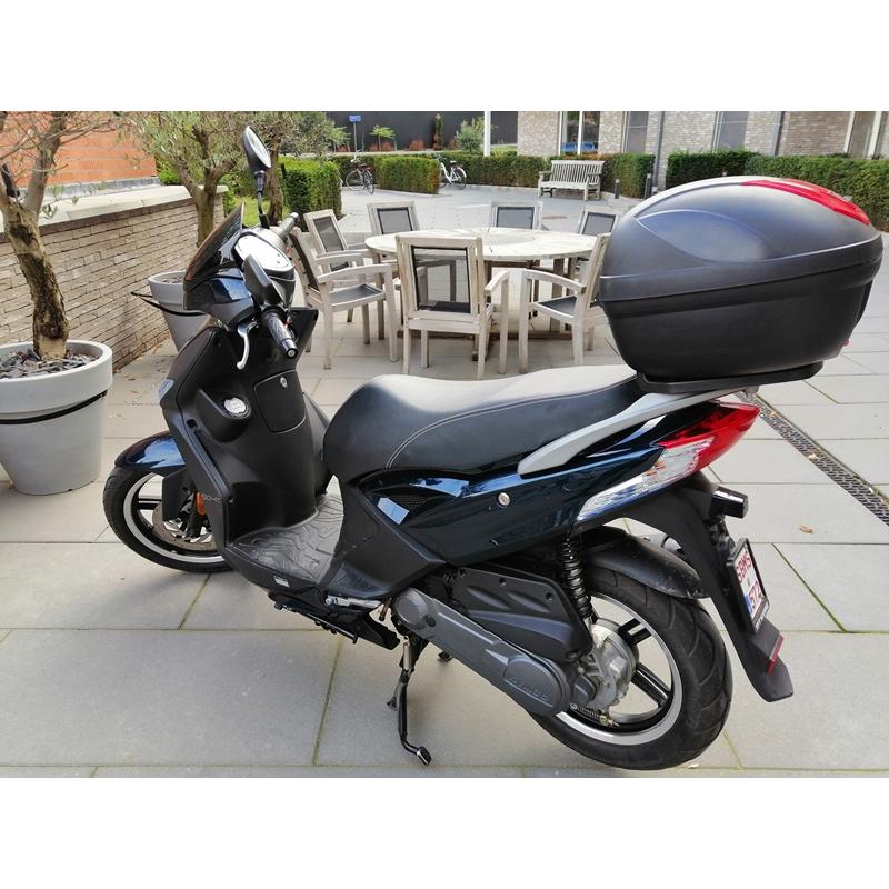 Te koop mooie Kymco Agility 16  50 uit 2021 zgan