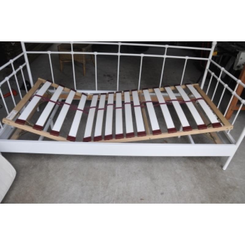 Metalen spijlen bed 90 x 200 cm (echt als nieuw)  Hooglans wit