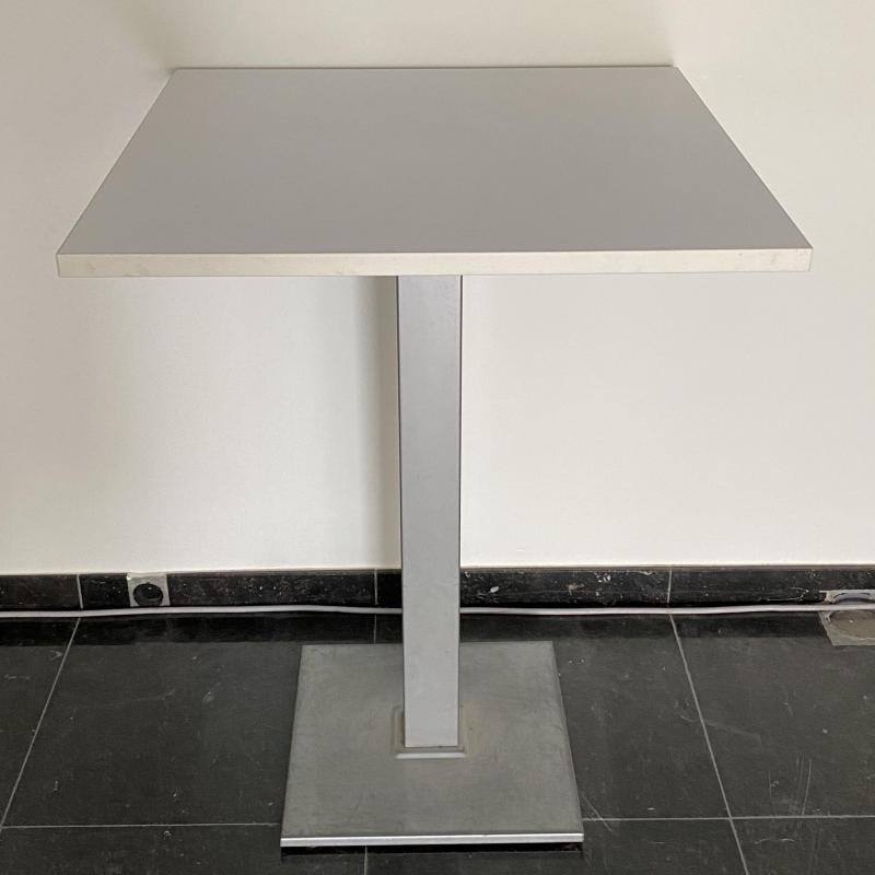 Hoge tafel met 3 barstoelen, te koop wegens verhuis
