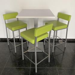 Hoge tafel met 3 barstoelen, te koop wegens verhuis