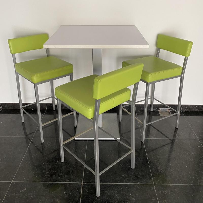 Hoge tafel met 3 barstoelen, te koop wegens verhuis