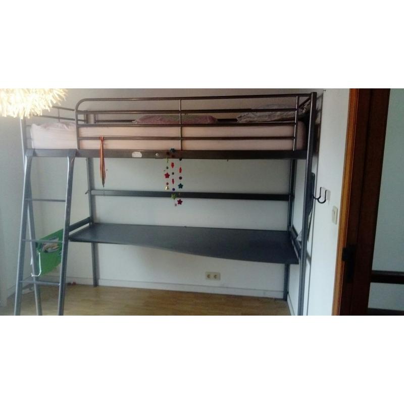Hoogslaper met bureau