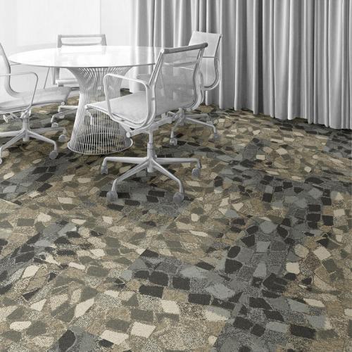 Zéér decoratieve 'Stone Look' Tapijttegels van Interface