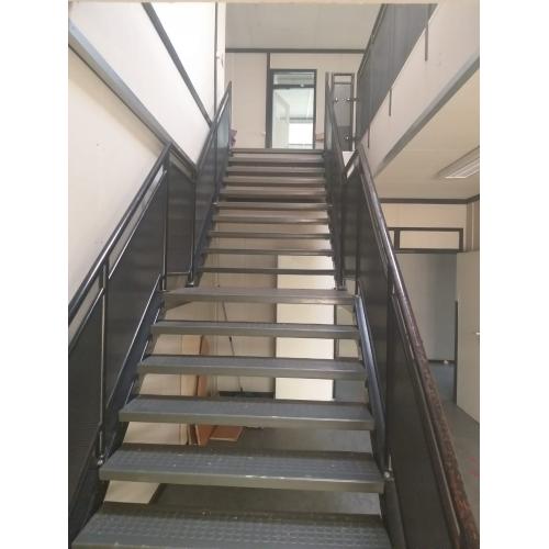 Buiten trappen Galva en meranti