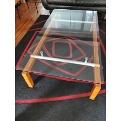 Eetkamertafel EN bijpassende salontafel. Design.