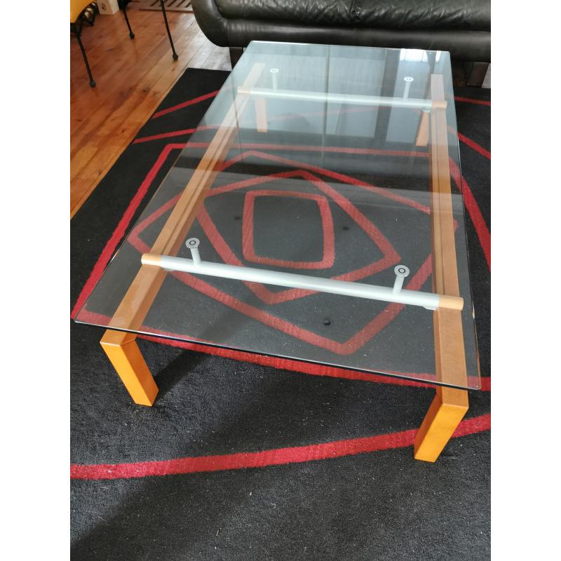 Eetkamertafel EN bijpassende salontafel. Design.