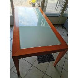 Eetkamertafel EN bijpassende salontafel. Design.