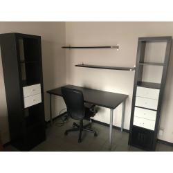 Bureau bureaustoel boekenplanken opbergkasten