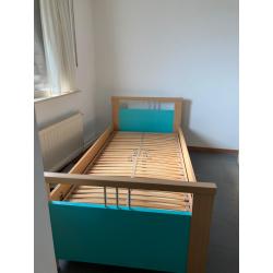 1 persoonsbed met lade en lattenbodem