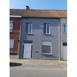 GERENOVEERDE, INSTAPKLARE WONING
