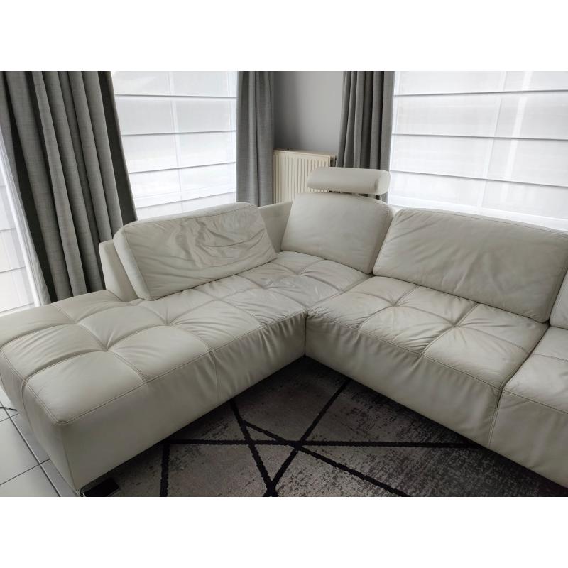 Hoeksalon in goede staat te koop