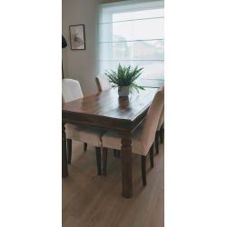 Tafel met 6 eetkamerstoelen