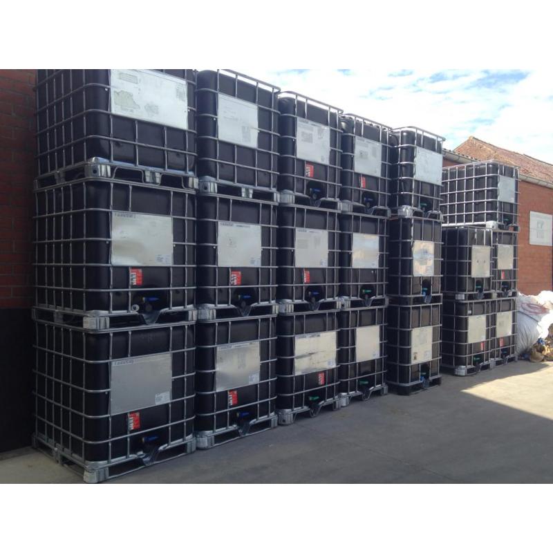 Zwarte ibc containers 1000L