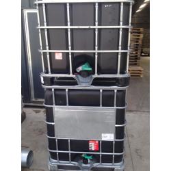 Zwarte ibc containers