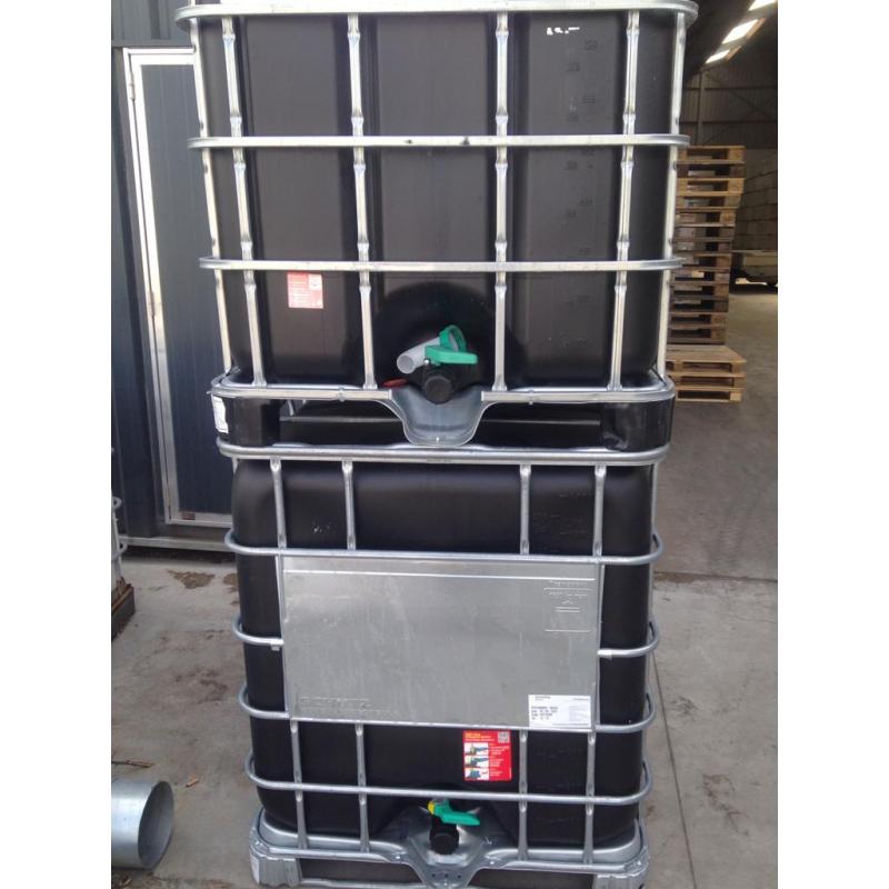 Zwarte ibc containers