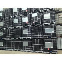 Zwarte ibc containers