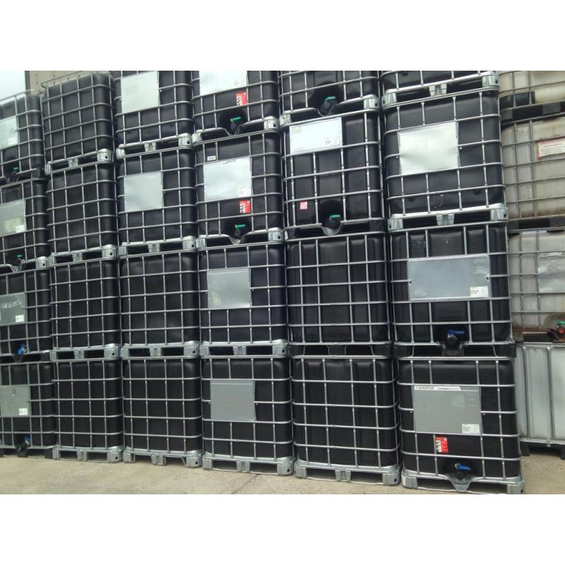 Zwarte ibc containers