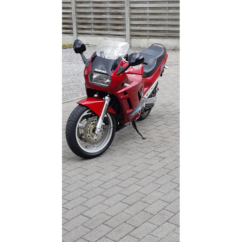 Suzuki GSXF 750