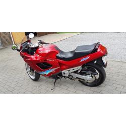 Suzuki GSXF 750
