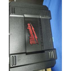 Milwaukee M12 HPT-202C V-KIT Accu Hydraulische Subcompacte Perstool 12V 2.0Ah Li-Ion M12™ in nieuwstaat!