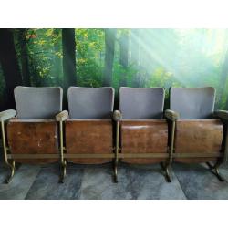 Vintage bioscoopstoelen