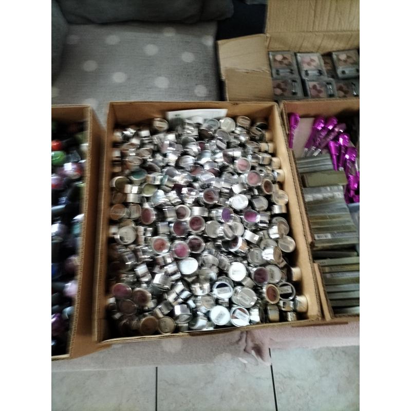 groot lot make up van 3000 stuks