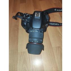Canon EOS 600D met 18-200 mm lens erbij