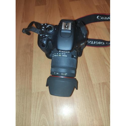 Canon EOS 600D met 18-200 mm lens erbij