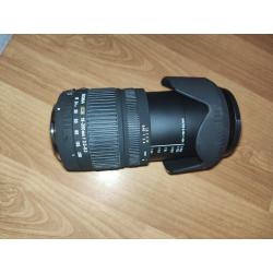 Canon EOS 600D met 18-200 mm lens erbij