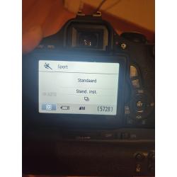 Canon EOS 600D met 18-200 mm lens erbij