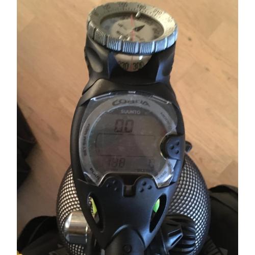 Suunto duikcomputer cobra met opberg tasje.