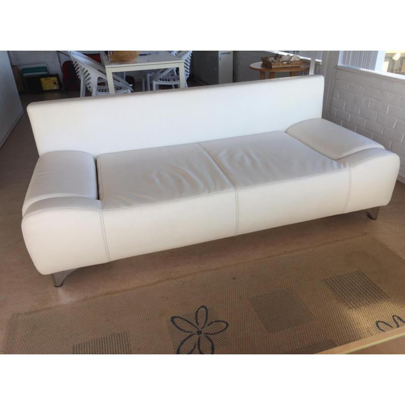 BEDBANK/ZETEL 2persoons WIT kunstleder in perfecte staat