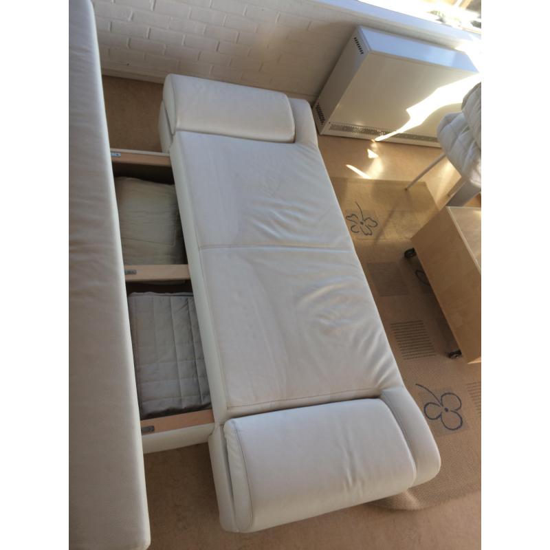 BEDBANK/ZETEL 2persoons WIT kunstleder in perfecte staat