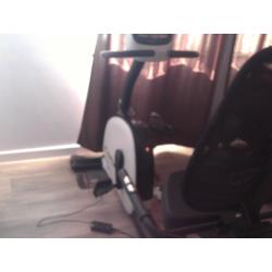 TUNTURI E-80R Recumbent Bike