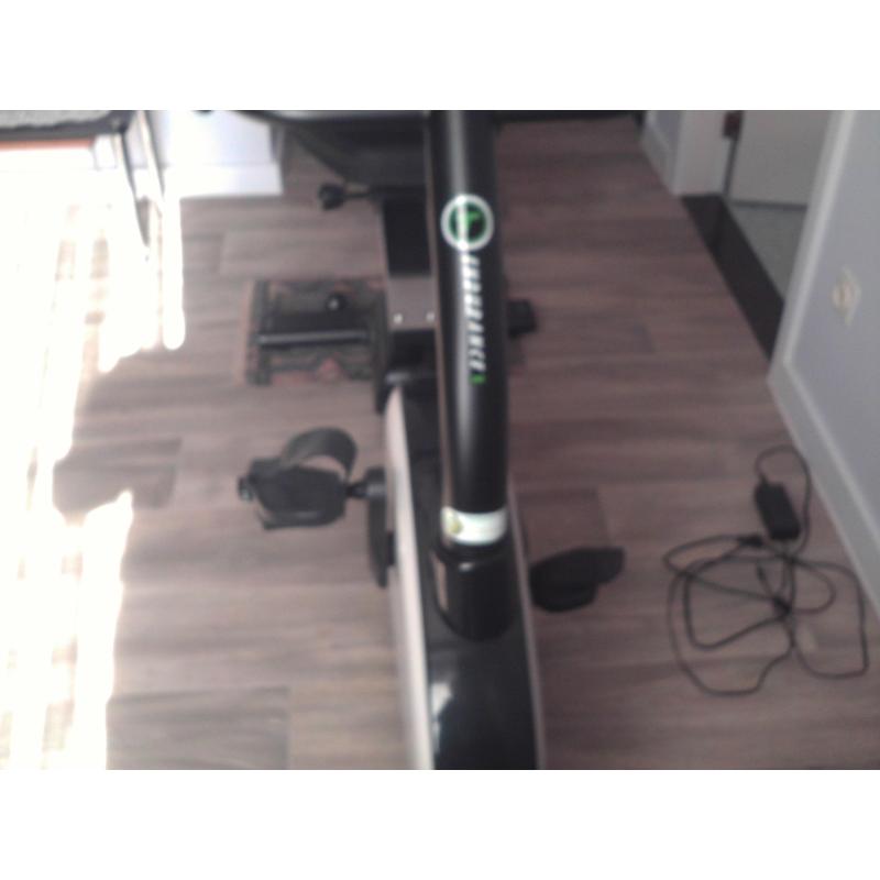 TUNTURI E-80R Recumbent Bike