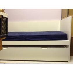 bed met uitschuifbed