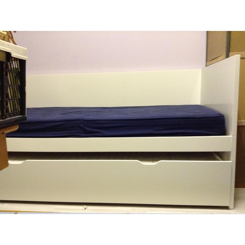bed met uitschuifbed