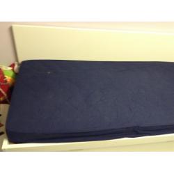 bed met uitschuifbed