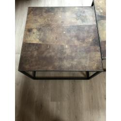2 Robuuste salontafels met stalen frame