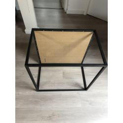 2 Robuuste salontafels met stalen frame