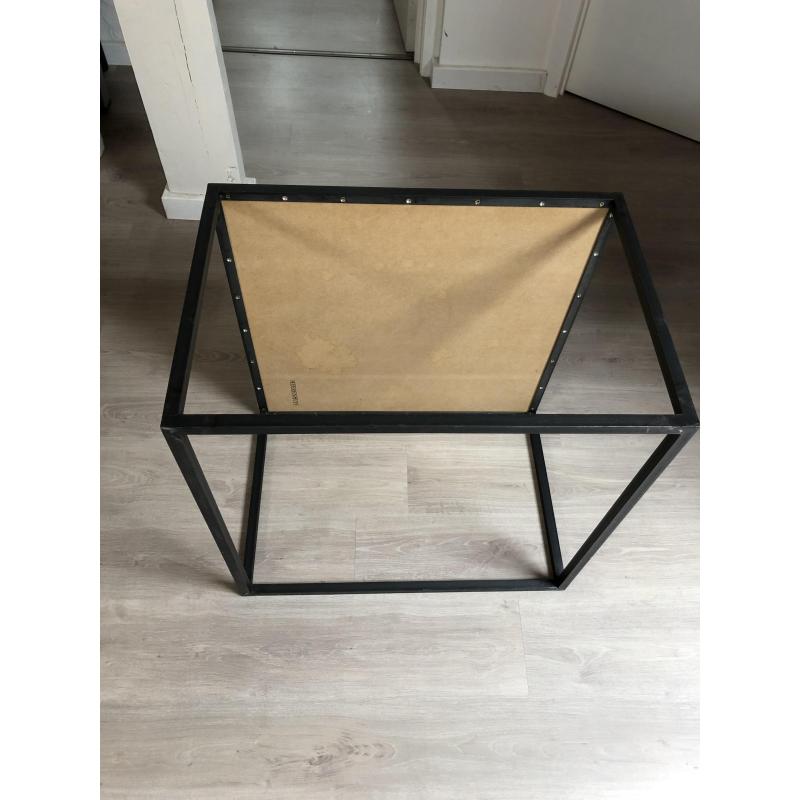 2 Robuuste salontafels met stalen frame