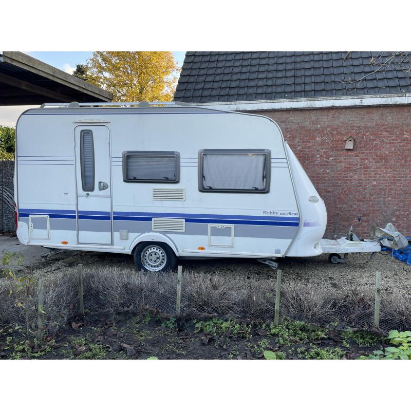 Caravan Hobby 400 SF Excellent